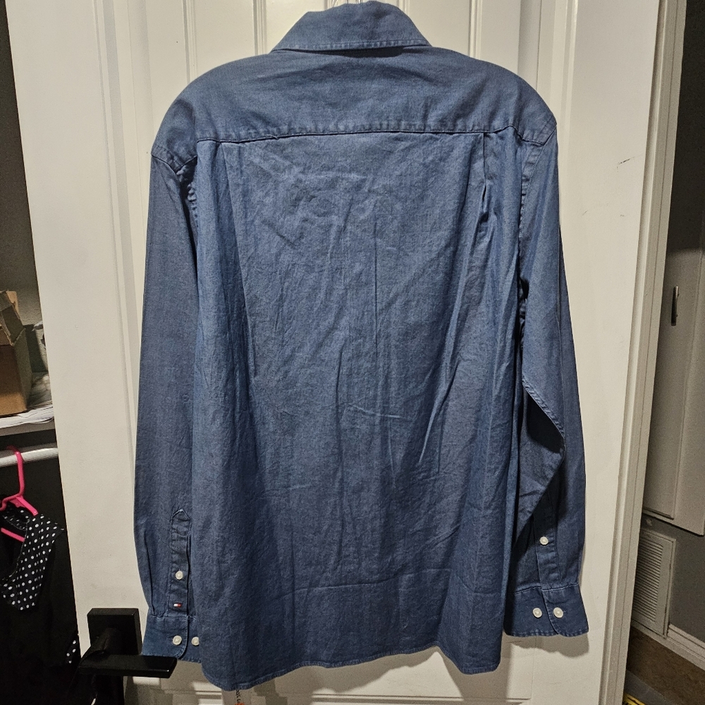 Tommy Hilfiger Men's Flex Reg Fit Washed Untucked Dress Shirt - Picture 7 of 9